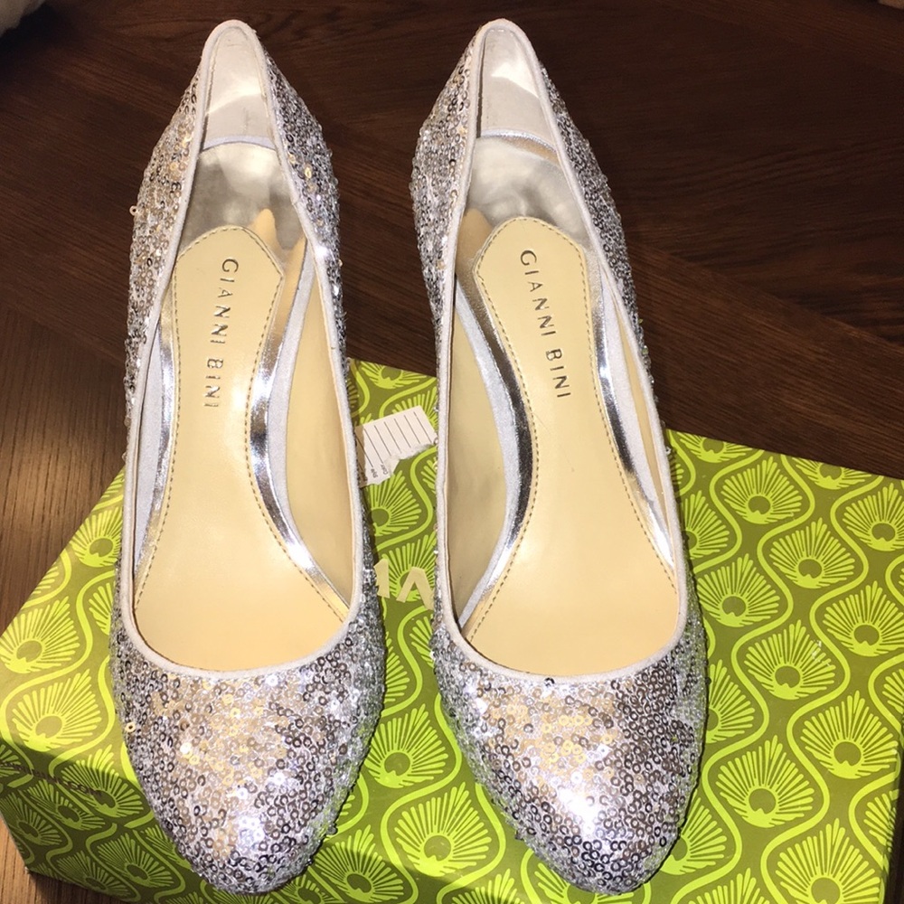 Trending, glam- high heels- Gianni Bini; Silver Heels; 8.5